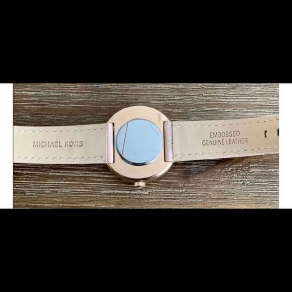 Michael Kors Pink Leather Watch - Picture 6 of 8